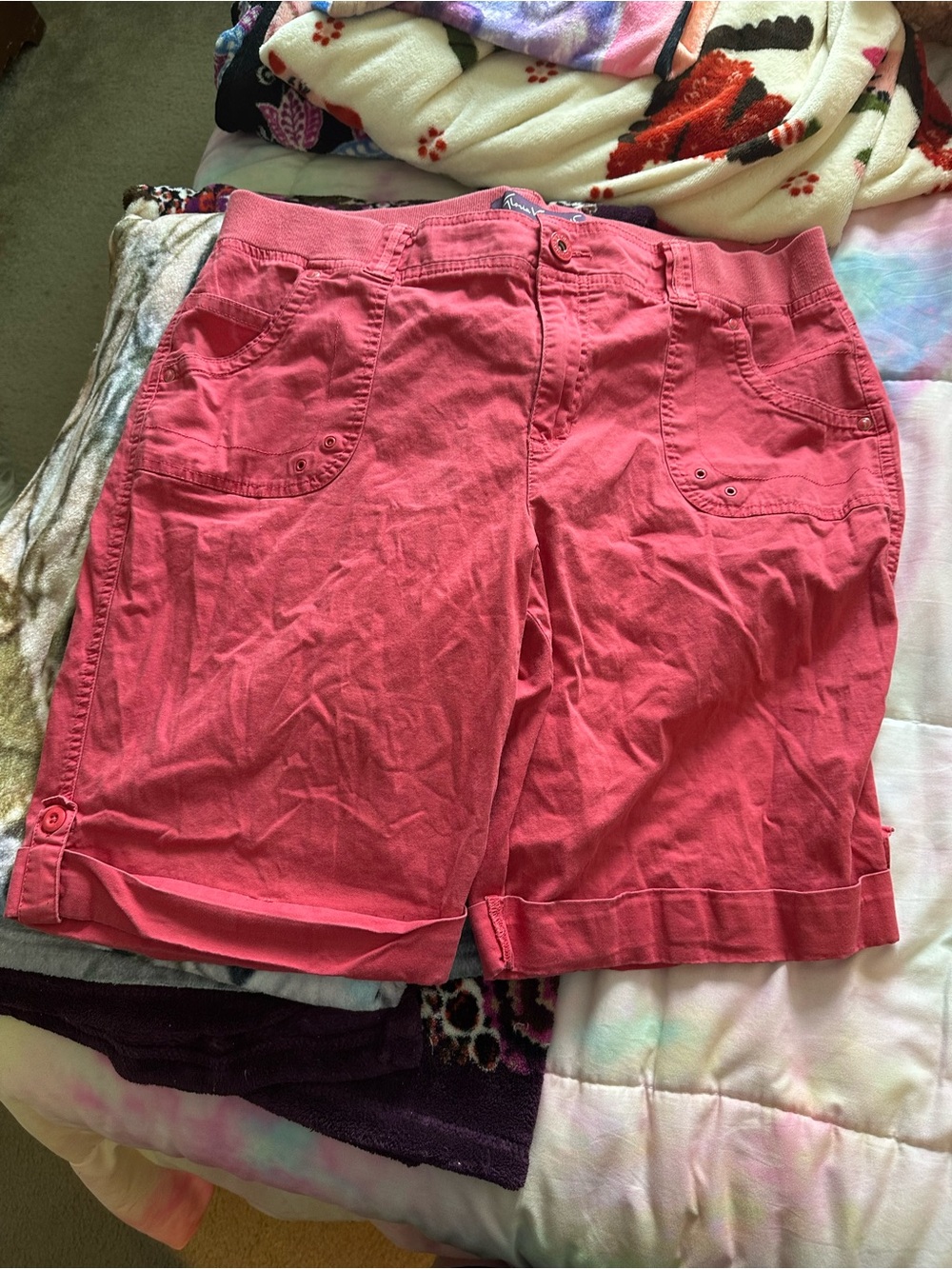 Casual Women’s Coral Roll-Cuff Bermuda Shorts